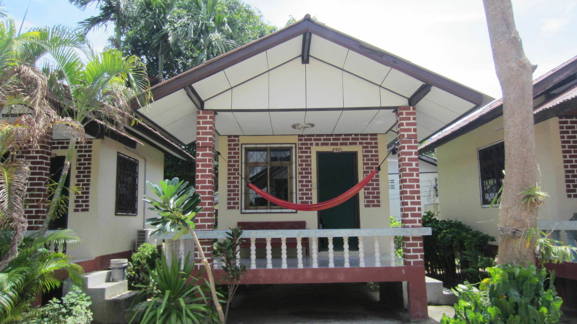Charung Beach Haad Rin Exterior photo